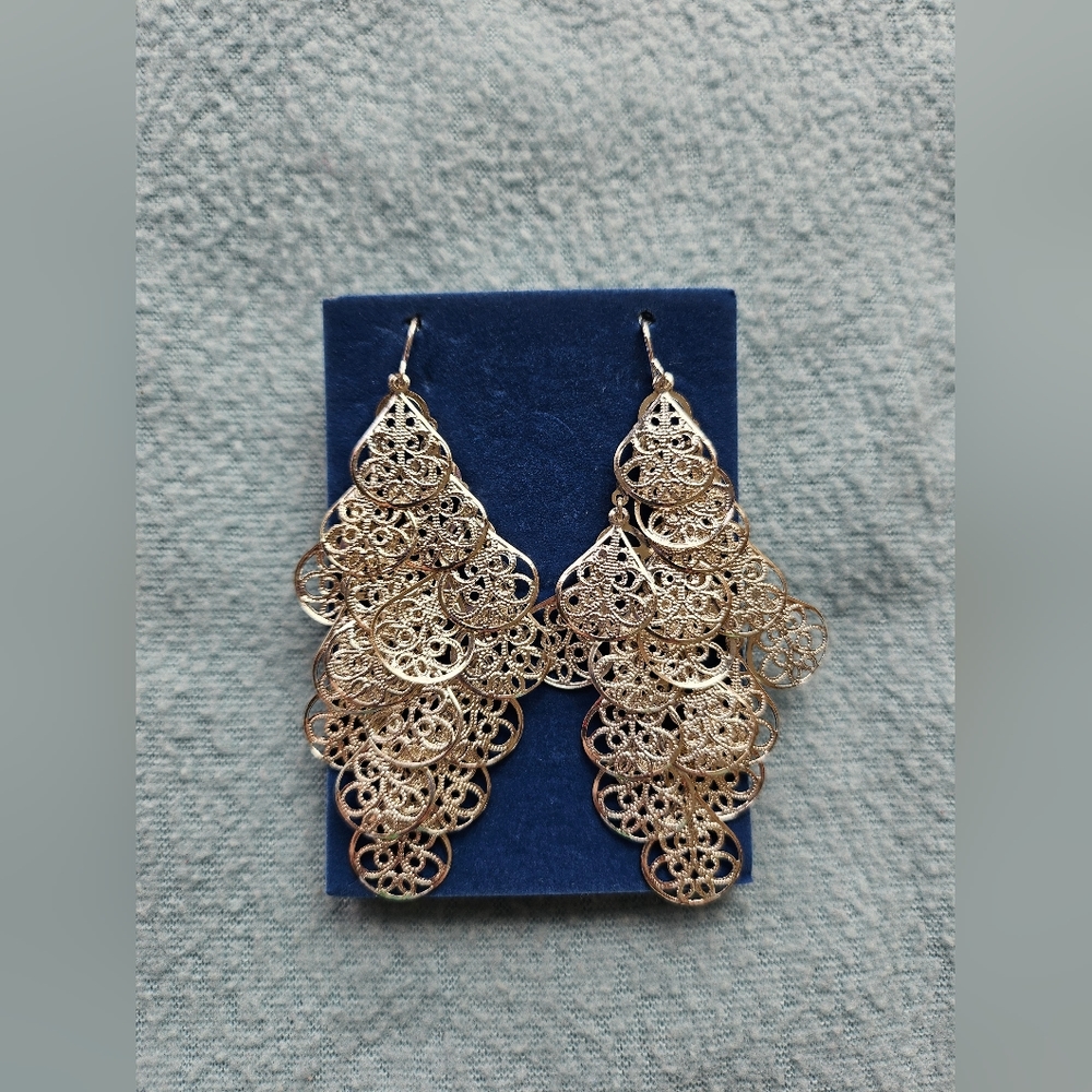 Avon Filigree Chandelier Pierced Earrings, Silvertone, NIB - Picture 3 of 11